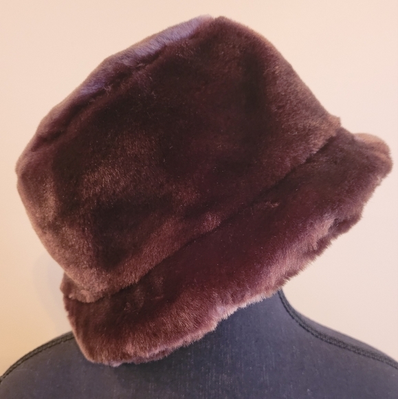 ๐HOST PICK๐ F.L.A.G. ACCESSORIES Faux Fur Bucket Hat - Picture 2 of 8